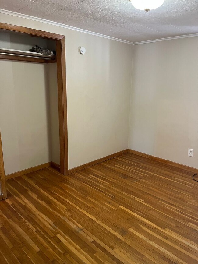 Building Photo - 4 Bedroom/2 Bath House For Rent in Harrisburg, SD!!