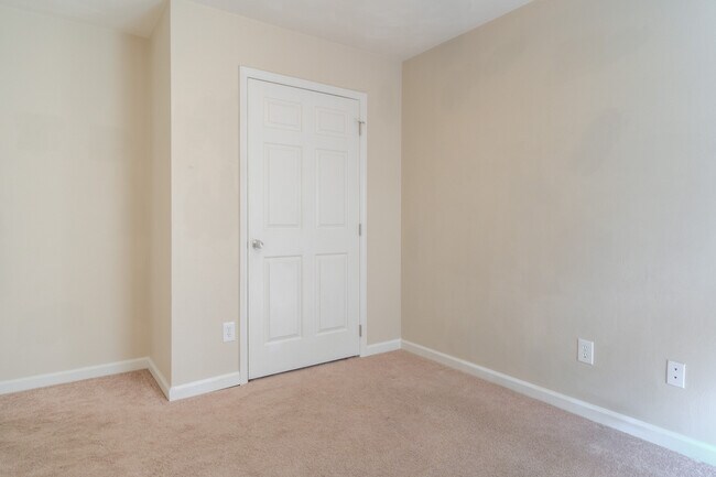 Building Photo - 846 Patrick Henry Dr