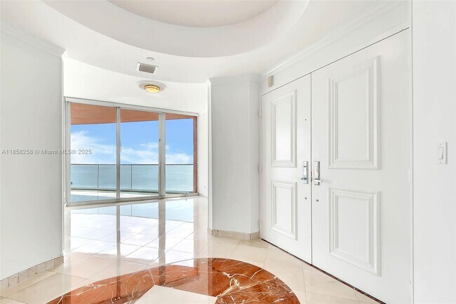 Building Photo - 300 South Pointe Dr