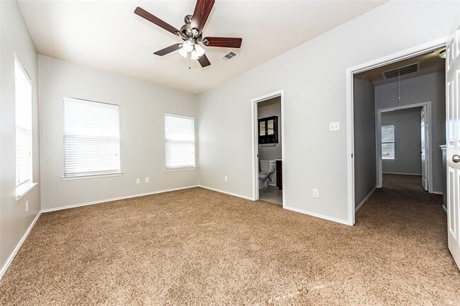 Building Photo - 1721 Kemah Village Dr