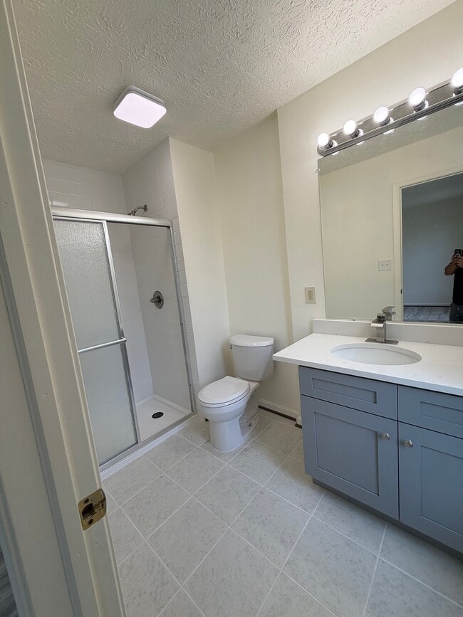 Building Photo - 2110 Commodore Ct
