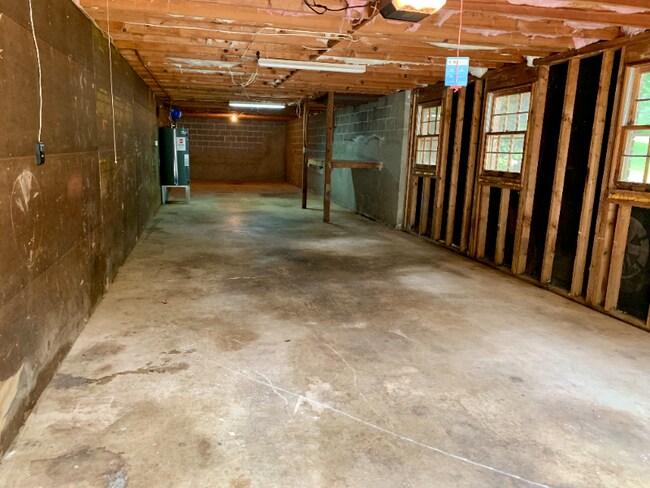 Building Photo - 4862 Valley Dale Dr SW