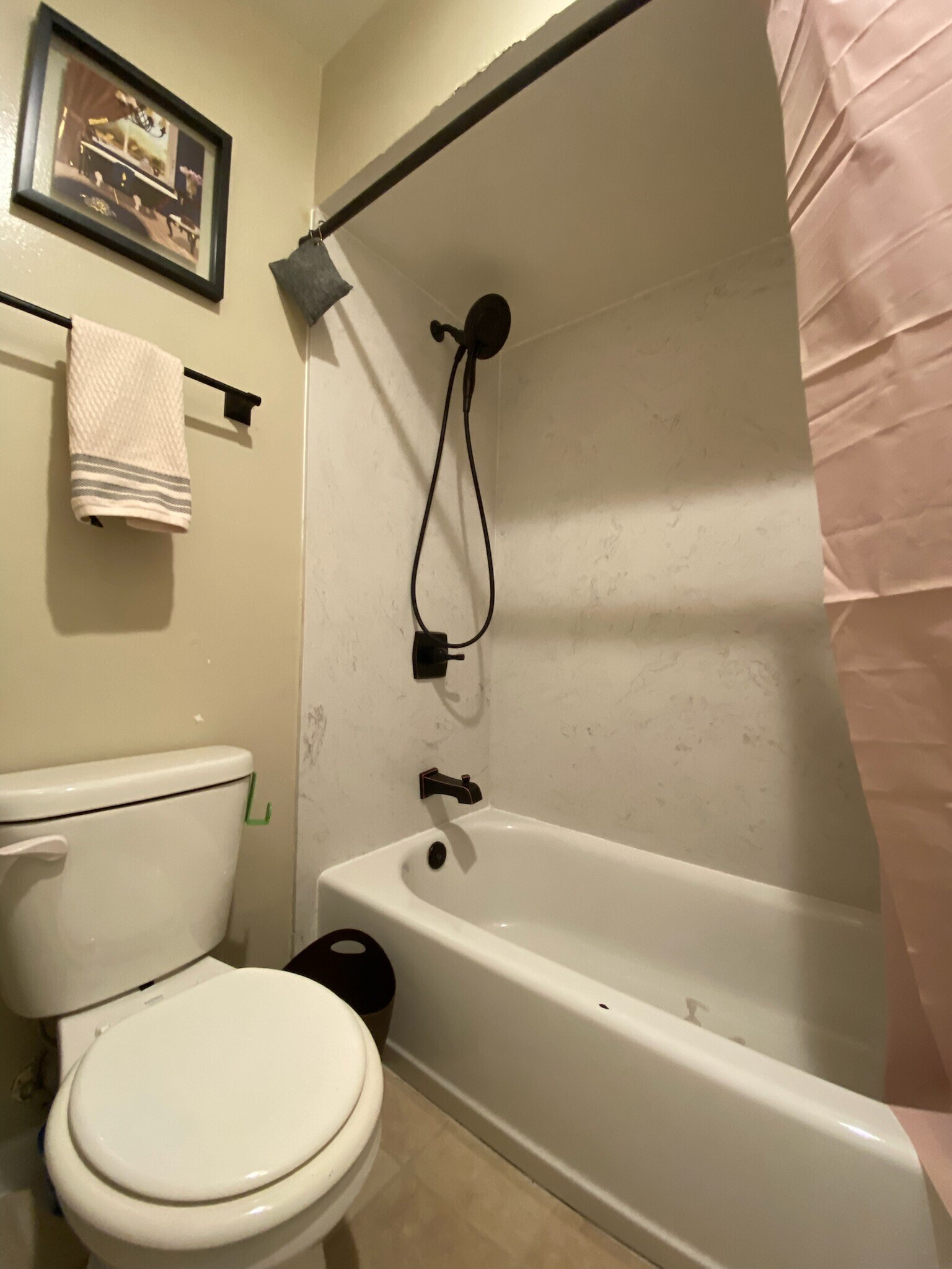 Building Photo - 5484 Roundtree Dr