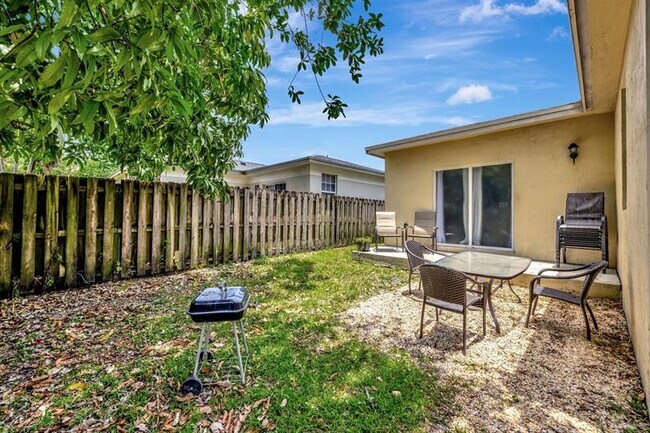 Building Photo - 1816 SW 21st St