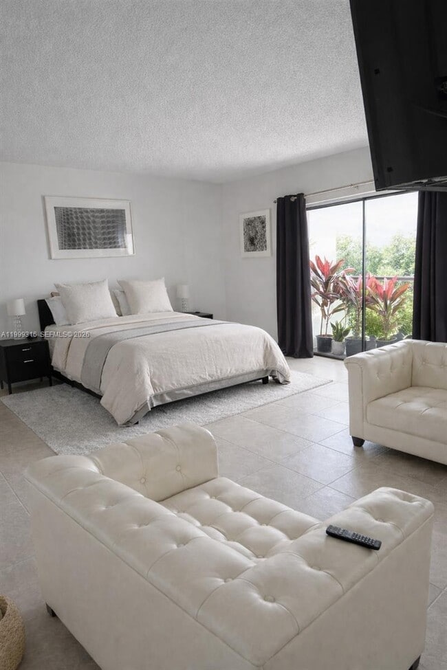 Building Photo - 500 NE 2nd St