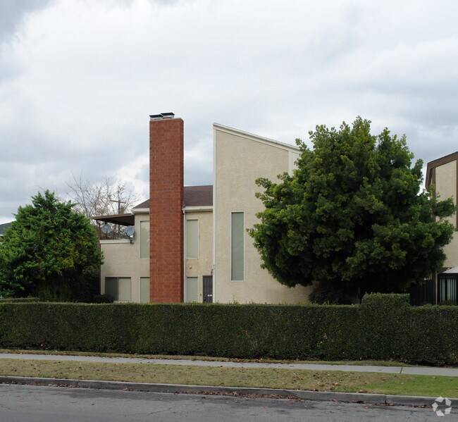 Primary Photo - 4211 Howard Ave