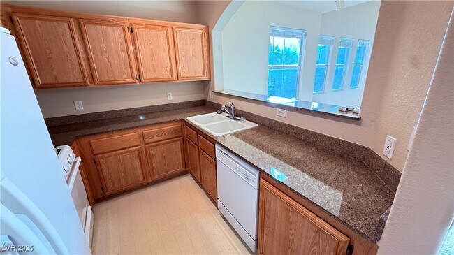 Building Photo - 10550 W Alexander Rd