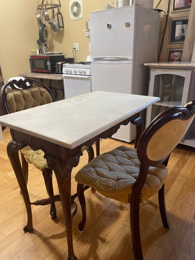 Building Photo - 198 Schools Dr