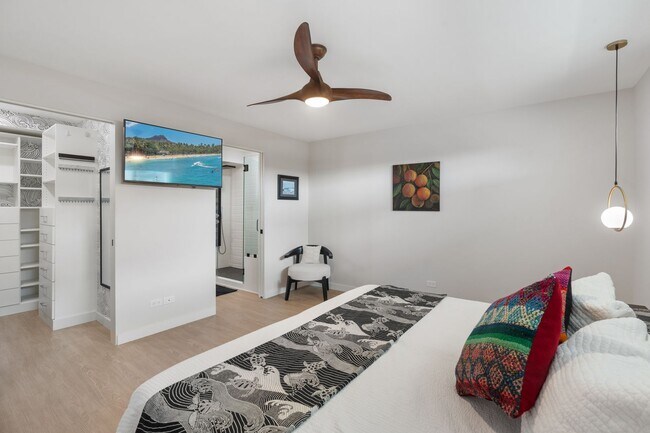 Building Photo - Waikiki Beach Gem- Fully Furnished 2BR/2BA...