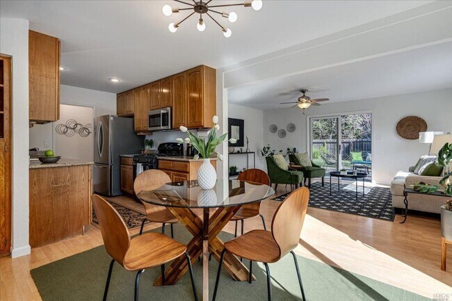 Building Photo - Charming Three Bedroom Browns Valley Retreat