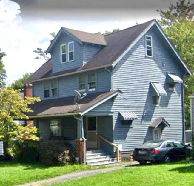Building Photo - 709 E Judson Ave