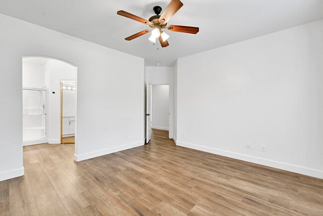 Building Photo - 10556 E Greenbury Way