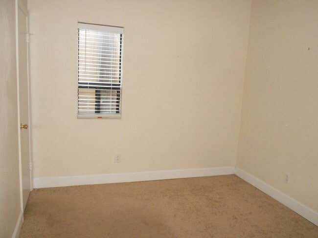 Building Photo - 1 Bedroom Apartment in Downtown Athens - S...