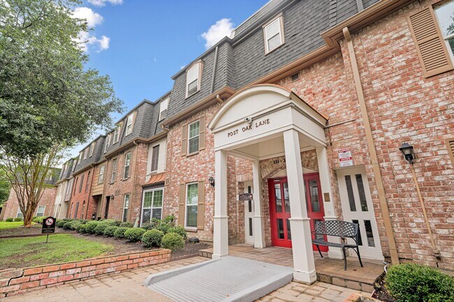 Building Photo - 355 N Post Oak Ln