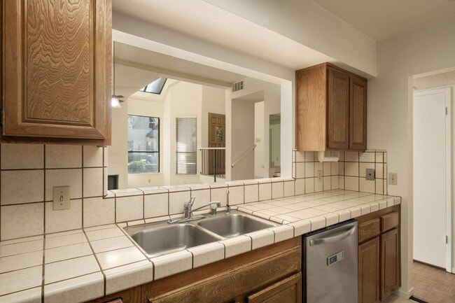 Building Photo - 2890 E Huntington Blvd