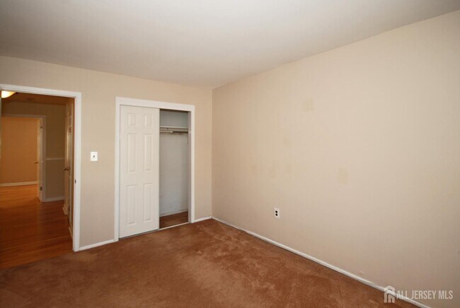 Building Photo - 7 Gardenia Ct