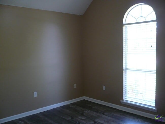 Building Photo - 213 Loxley Dr