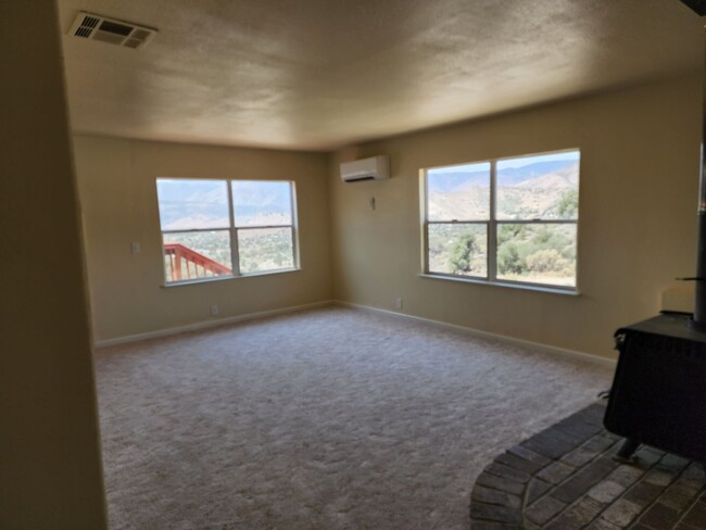 Building Photo - Large manufactured home in Topaz Ranch Est...