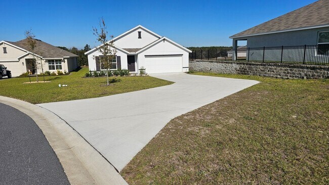 Building Photo - Spacious 4BR Golf Course Home in Beverly H...