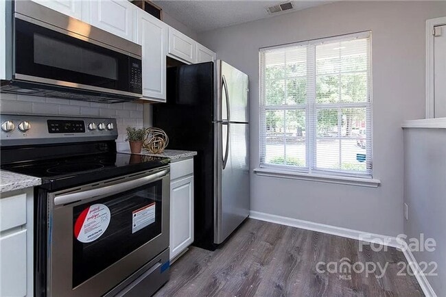 Building Photo - Charming 2BR Townhome in Charlotte