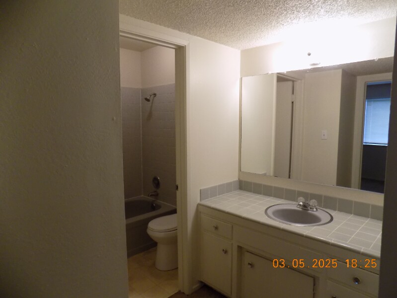 Building Photo - 786 Carro Dr