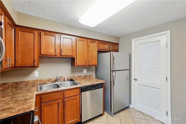 Building Photo - Charming 2BR Condo in Heart of Centerville