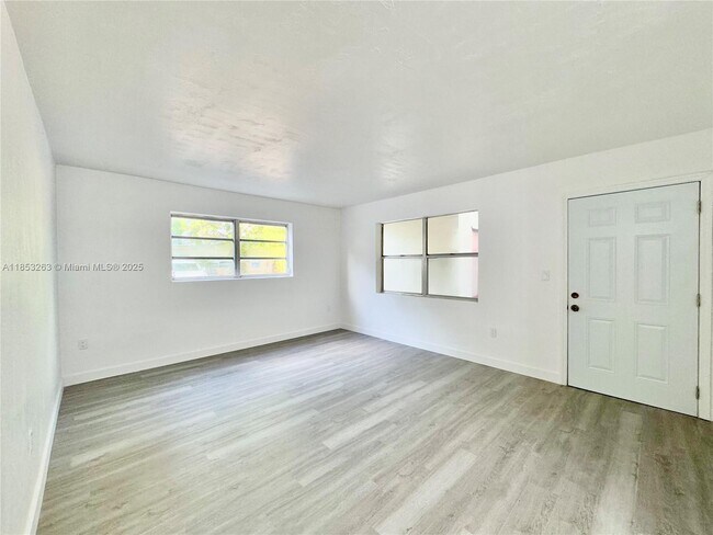 Building Photo - 610 NE 123rd St