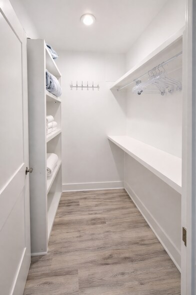 Building Photo - 6445 Greenock Dr