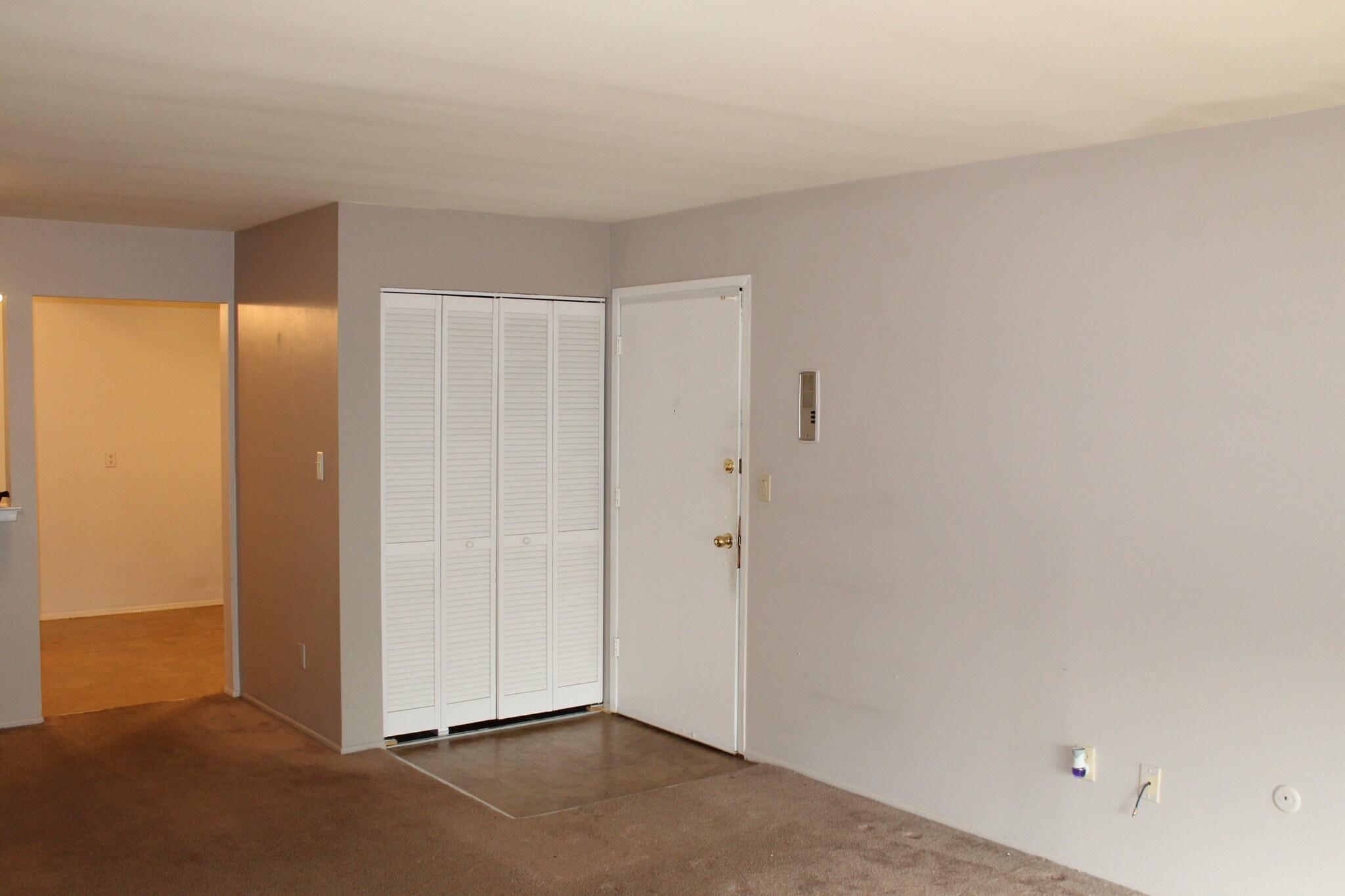 Building Photo - 26309 W 7 Mile Rd
