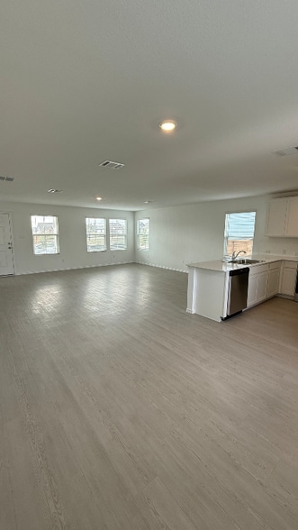 Building Photo - 349 Keefer