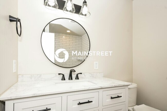 Building Photo - 4 Bedroom Pet-Friendly Home in OLD HICKORY, TN with Main Street Renewal