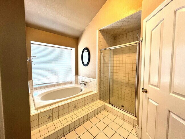 Building Photo - Spacious 4 Bed / 2 Bath Home with Loft, Fireplace & Beautiful Outdoor Entertaining Area!