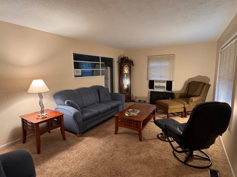 Building Photo - 1014 Denway Dr