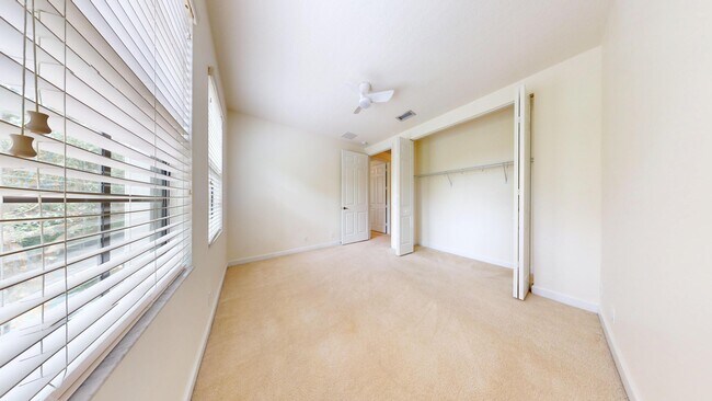 Building Photo - 235 Chrystie Cir