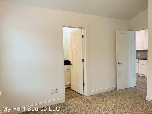 Building Photo - 2 br, 2 bath House - 105 Oak St