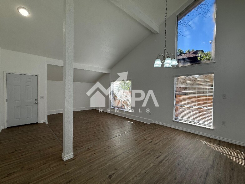 Building Photo - 12411 Gran Vista St