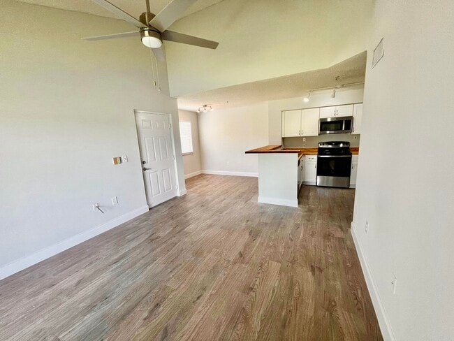 Building Photo - 7840 Sonoma Springs Cir