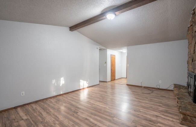 Building Photo - Great Location 3 Bed 2 Bath Home For Rent