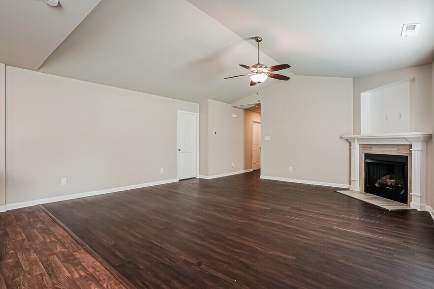 Building Photo - 114 Winter Red Wy