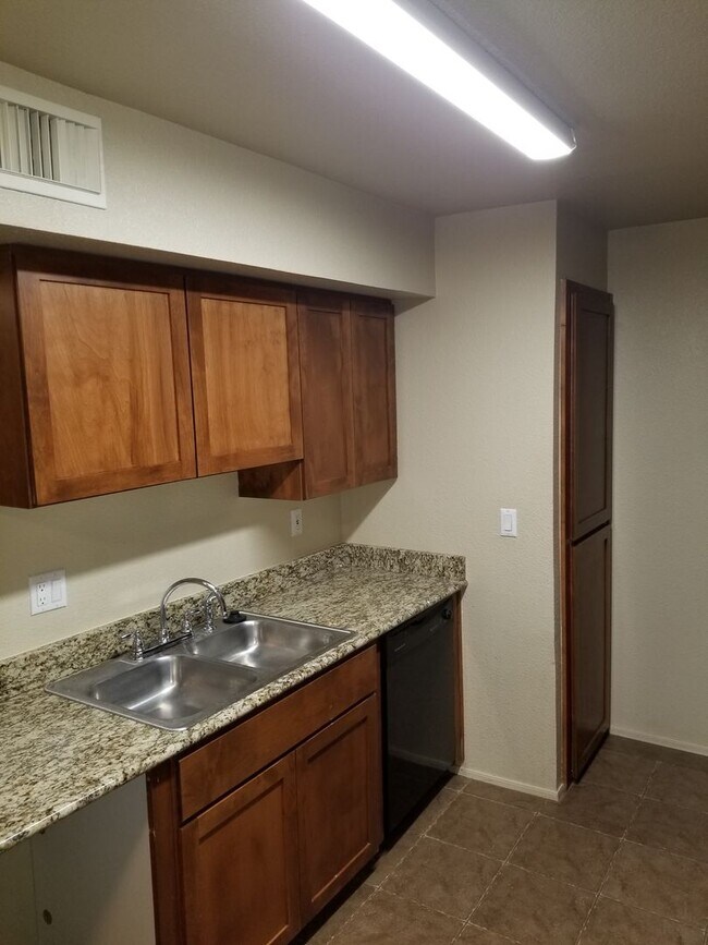 Building Photo - Upgraded West-Flagstaff Condo in the Arbor...