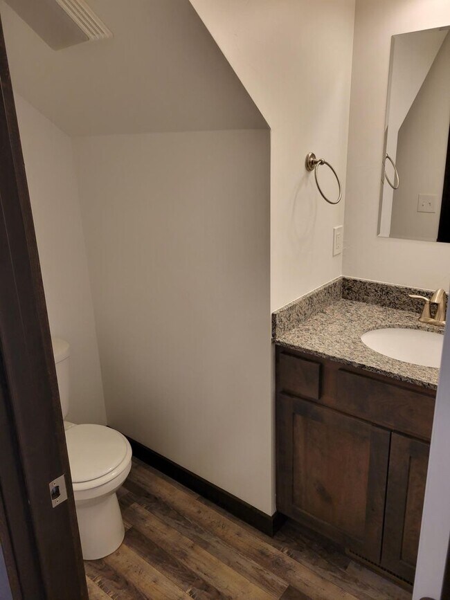 Building Photo - 3 Bedroom 2 1/2 Bathroom Townhouse- NEWLY BUILT-