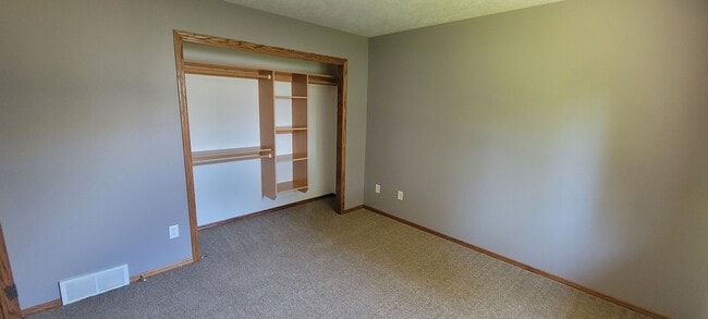 Building Photo - Spacious West Sioux Falls Twinhome with Gr...