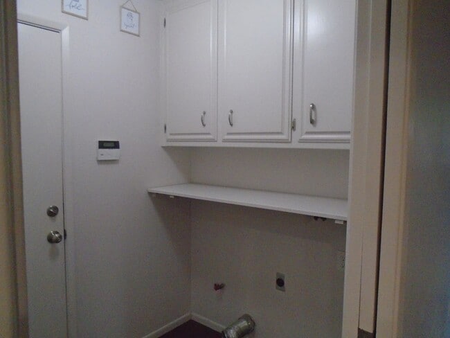 Building Photo - GORGEOUS IN THE OAKS !!!