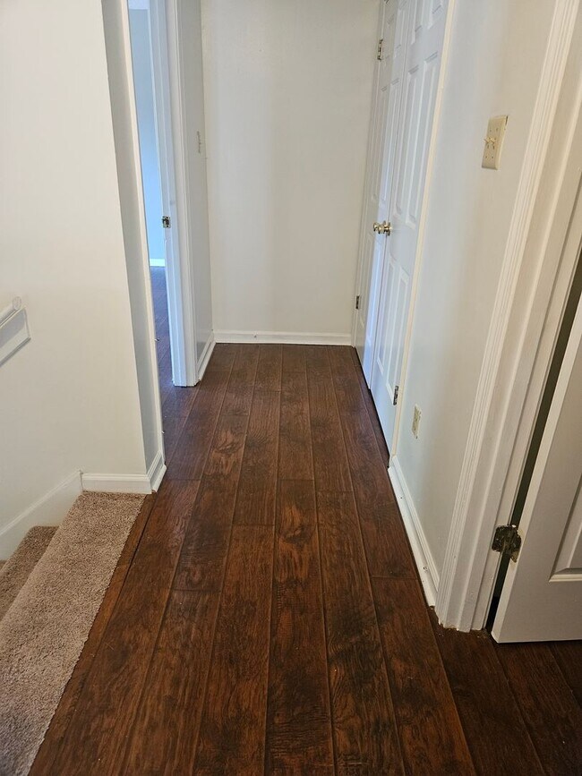 Building Photo - Available Now! MOVE IN SPECIAL HALF OFF FI...