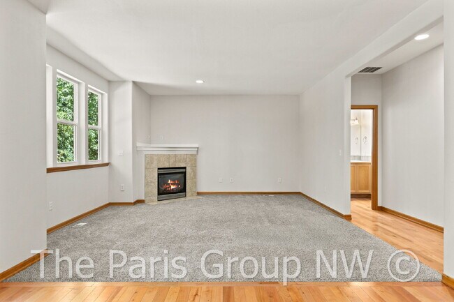 Building Photo - Beautiful Central Bothell Home. Great Floor Plan! Open Lvg Spaces, Office, Bonus Room  + XL Bedro...