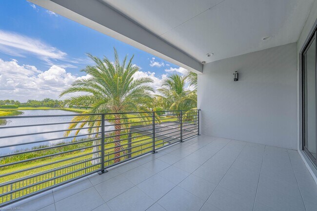 Building Photo - 17119 Aquavera Way