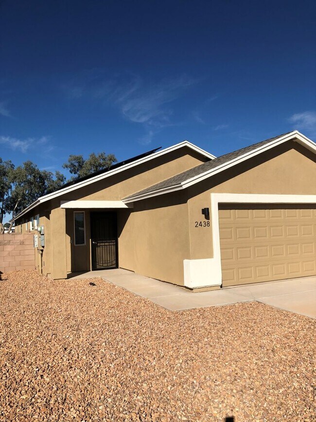 Building Photo - 2438 South Dr