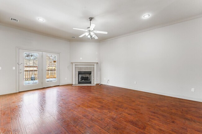 Building Photo - Charming 4-Bedroom Home in Rogers with Beautiful Natural Light!