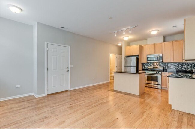 Building Photo - 6617 S Ingleside Ave