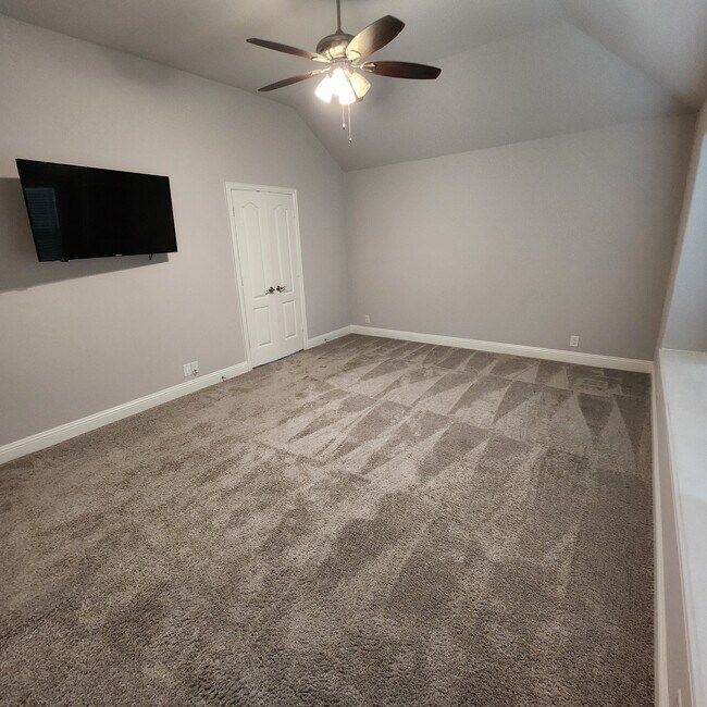 Building Photo - 1312 Carancho Dr